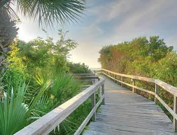 Отель Hodnett Coopers Shipwatch St. Simons Island Экстерьер фото